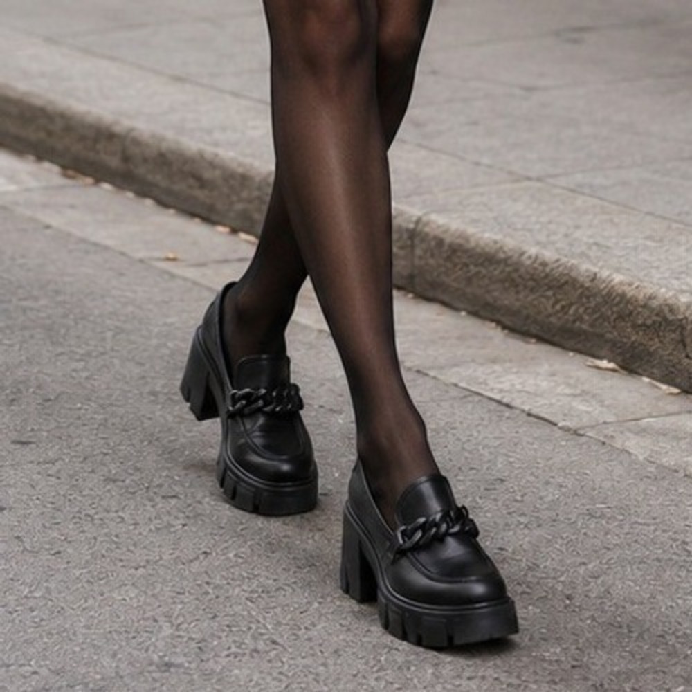 Madden Girl Hoxtonn Black Chunky Platform Chain Loafers Women's 7 NWOT y2k